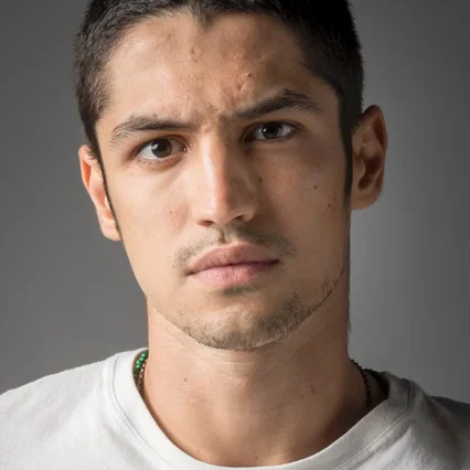  Gabriel Leone