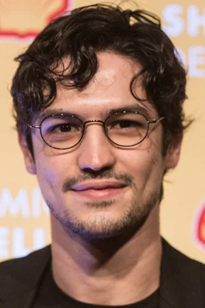  Gabriel Leone