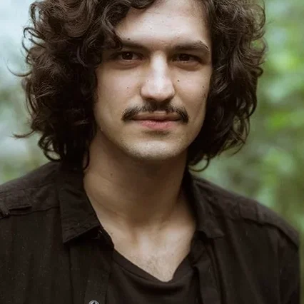  Gabriel Leone