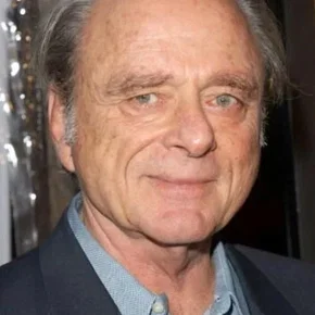 Photo star : Harris Yulin