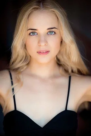  Raechelle Banno photo