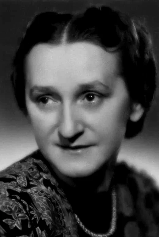  Lola Skrbkova