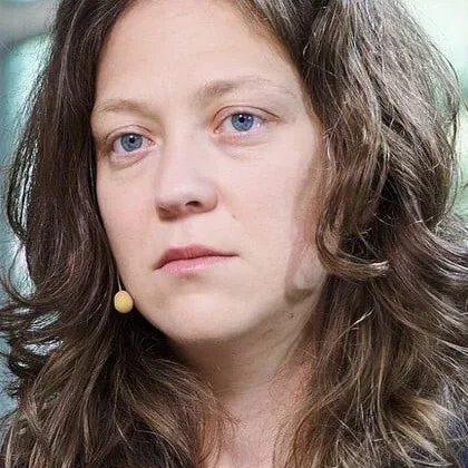  Olga Chajdas