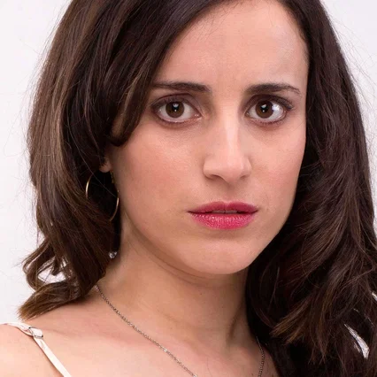 Camila Hirane
