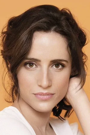  Camila Hirane