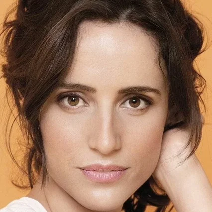  Camila Hirane