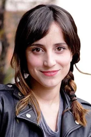  Camila Hirane photo
