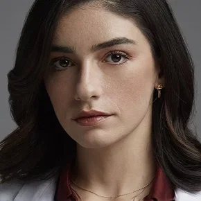 Photo star :  Hazar Ergüçlü