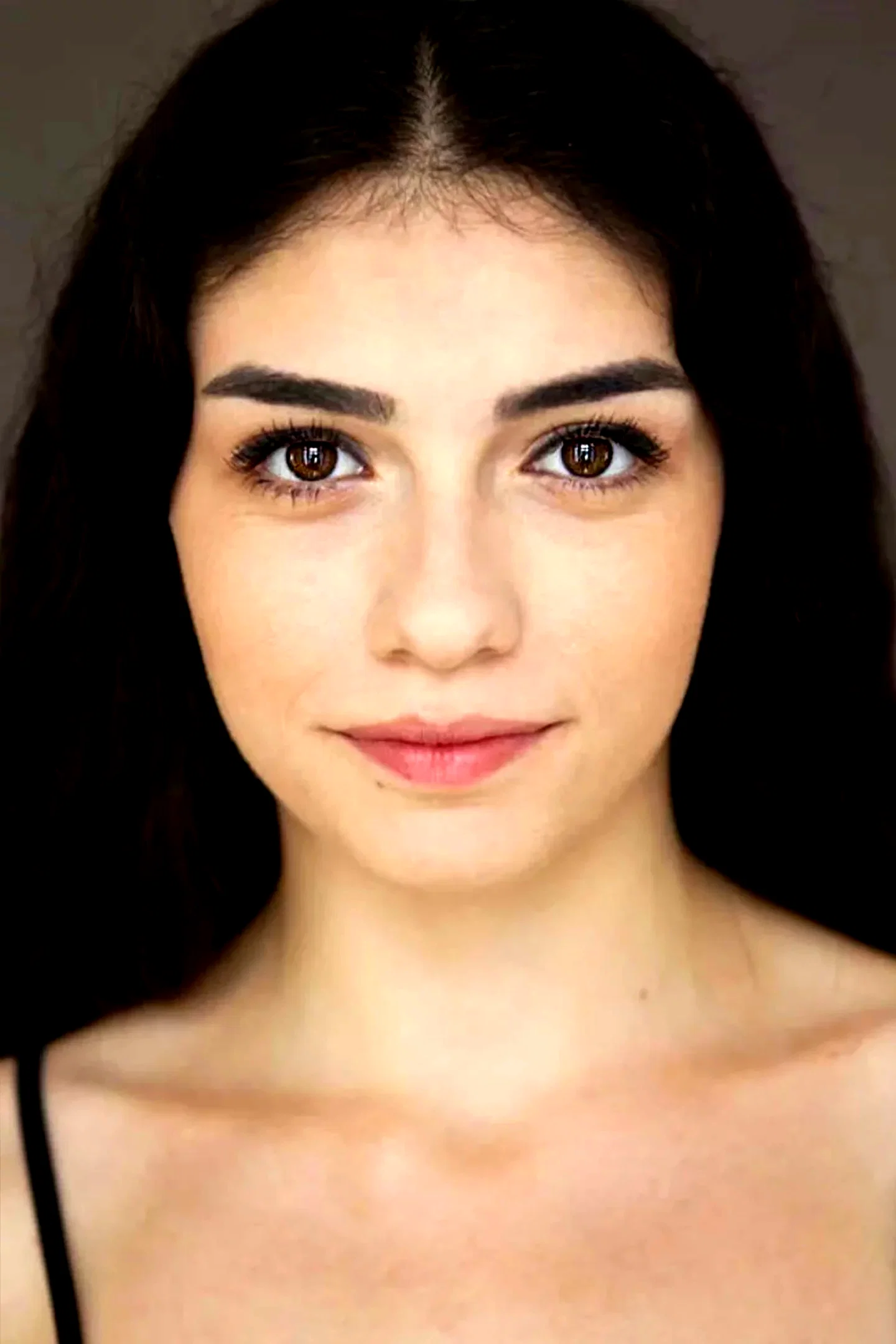  Hazar Ergüçlü
