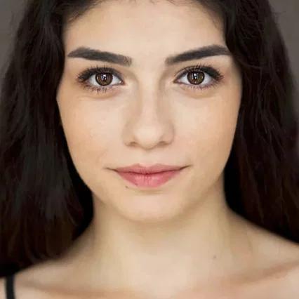  Hazar Ergüçlü