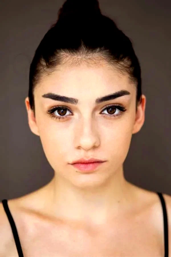  Hazar Ergüçlü