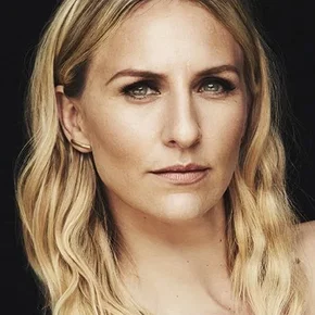 Photo star : Mickey Sumner 