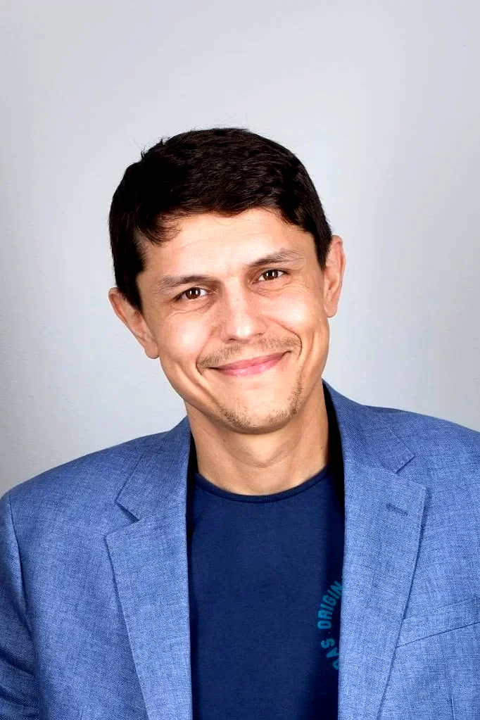  Iulian Postelnicu