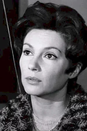 Nadine Alari photo