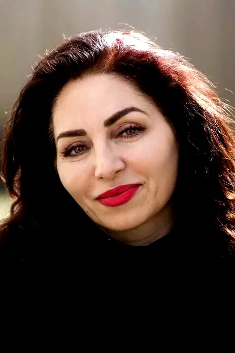  Nazmiye Oral