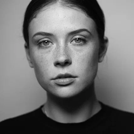  Mia Tomlinson