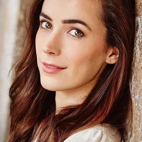 Photo star :  Geraldine Hakewill