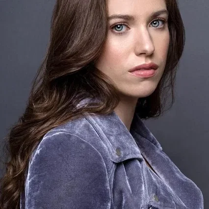  Julia Terranova