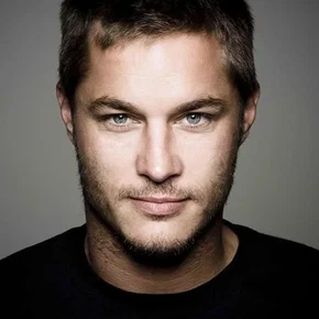 Photo star : Travis Fimmel