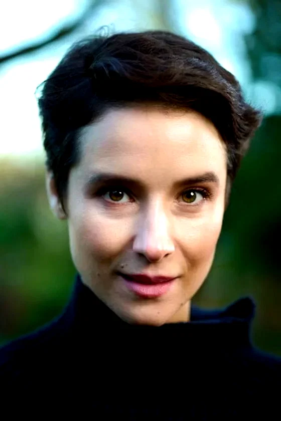  Beatriz Romilly