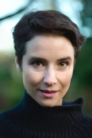  Beatriz Romilly