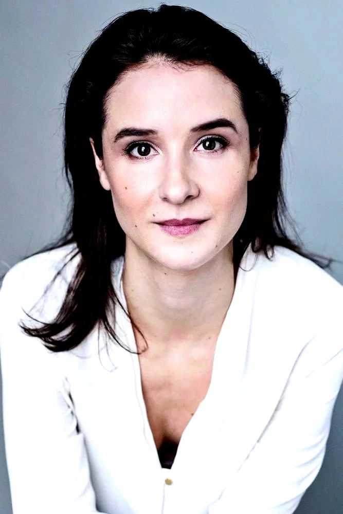  Beatriz Romilly