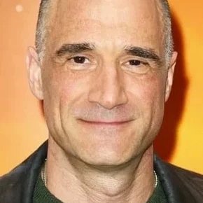 Photo star : Elias Koteas