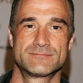 Photo star : Elias Koteas