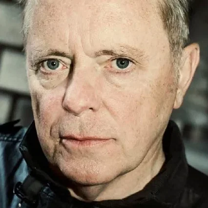  Bernard Sumner