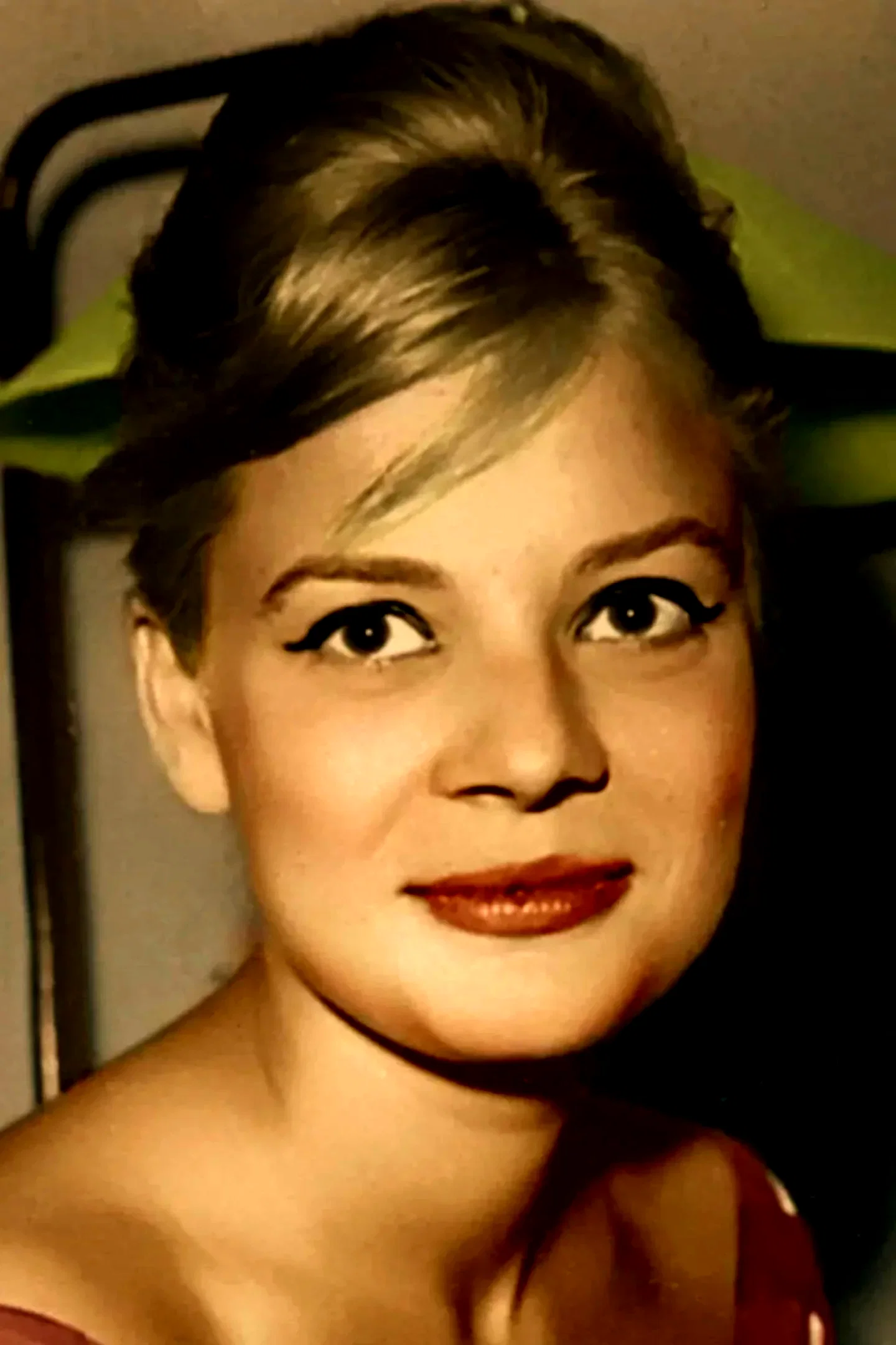  Nadia Lotfi