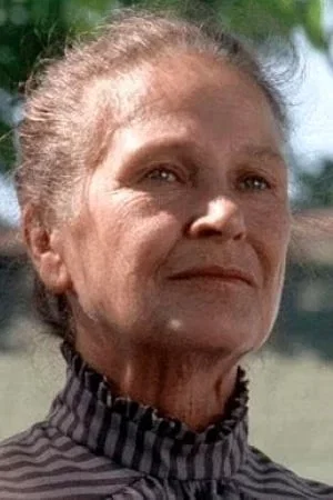  Colleen Dewhurst photo