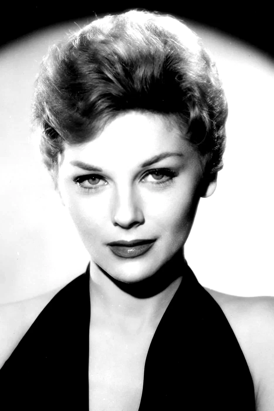  Joanna Moore