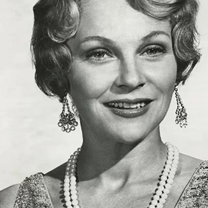  Joanna Moore