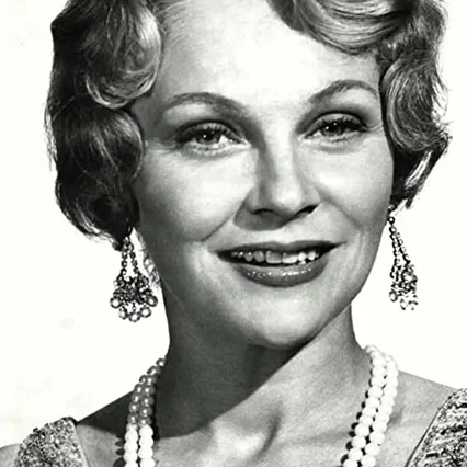  Joanna Moore