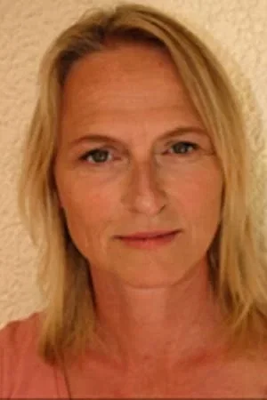  Nadine Emin photo