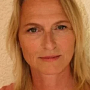  Nadine Emin