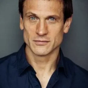 Photo star : Simon Merrells