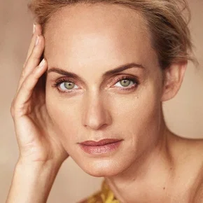 Photo star : Amber Valletta