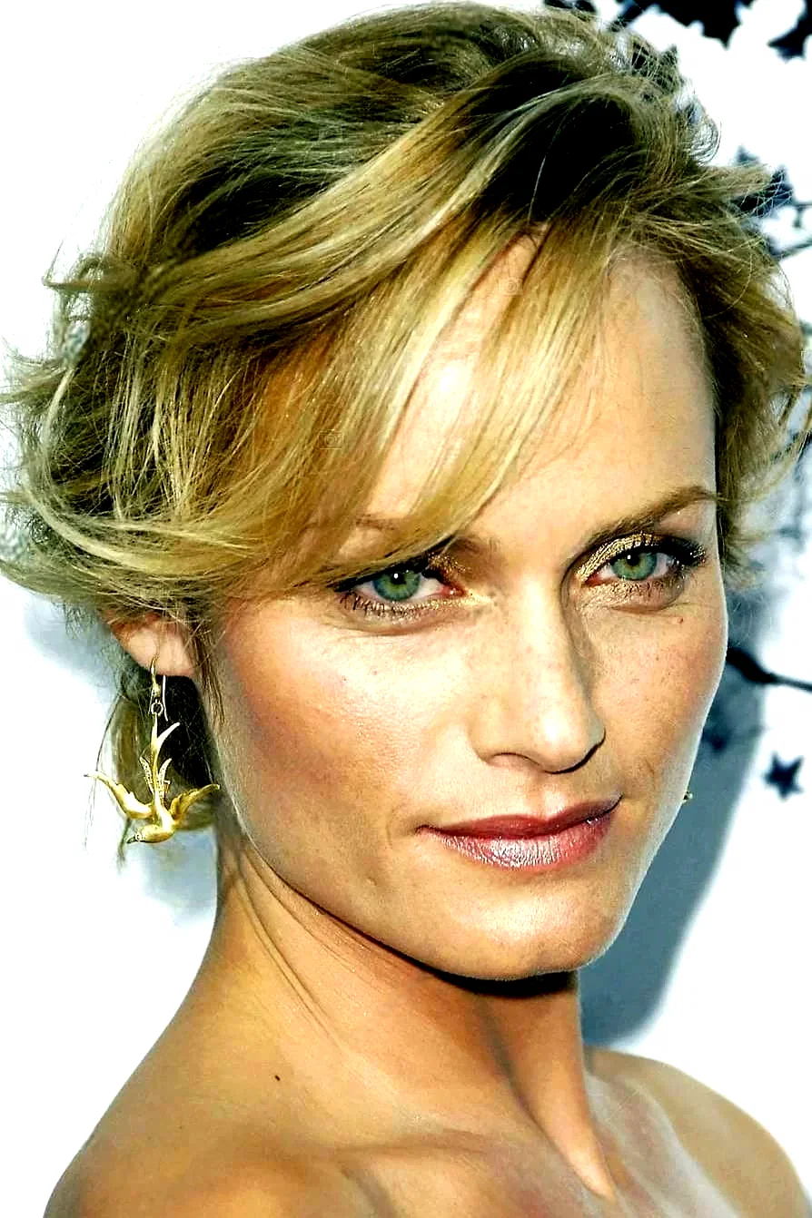 Amber Valletta