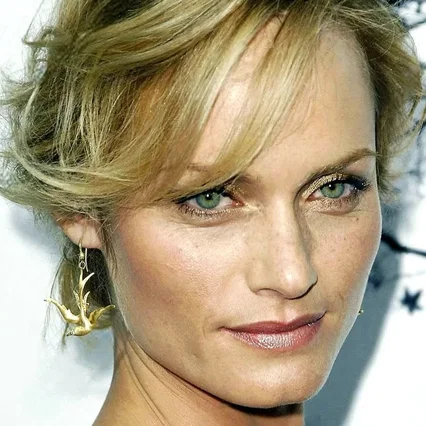 Amber Valletta