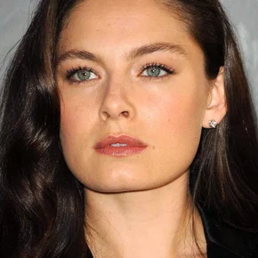 Photo star : Alexa Davalos