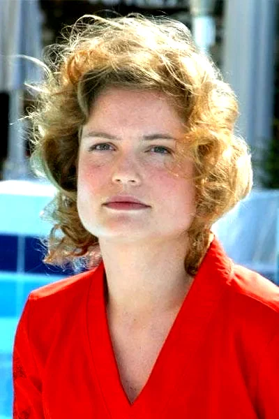  Sarah Biasini