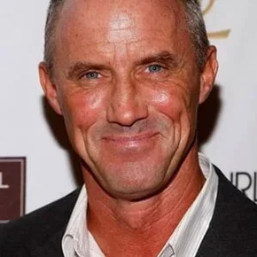 Photo star : Robert John Burke