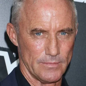 Photo star : Robert John Burke
