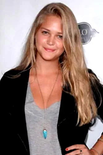  Esti Ginzburg