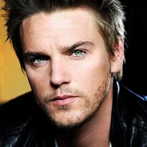 Photo star : Riley Smith