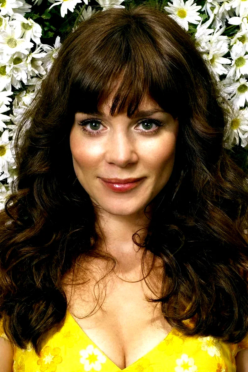 Anna Friel