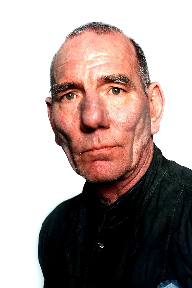 Pete Postlethwaite