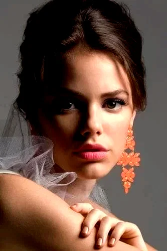 Laura Neiva
