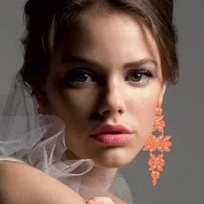 Photo star : Laura Neiva